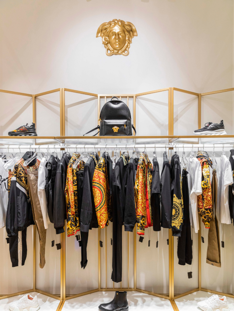 Louis Vuitton men's store - Luxury RetailLuxury Retail